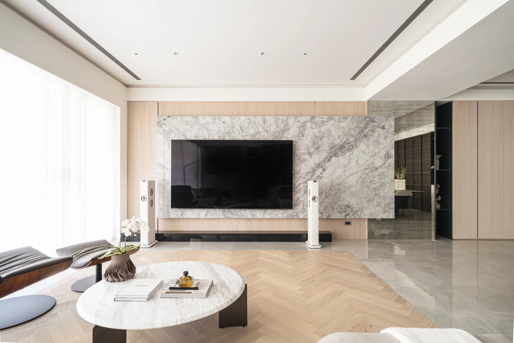 新朗日匯 H Residence1｜30坪毛胚屋當代大宅設計｜以光與石材成為空間最珍貴的建材